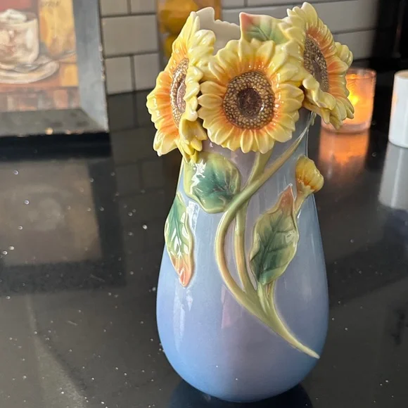 Stunning Sunflower Ceramic Vase - Picture 3 of 6